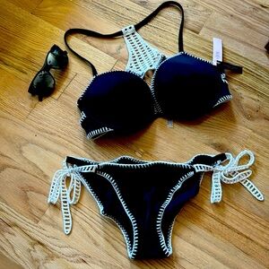 Victoria’s Secret set beautiful details.